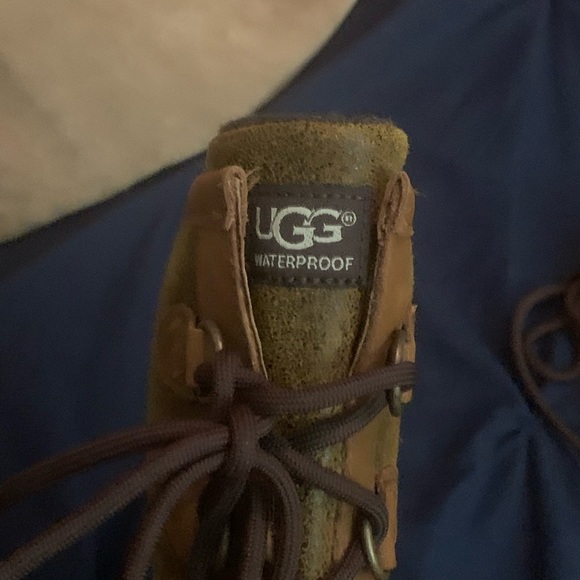 Very cute & comfortable size 7 Ugg’s - Picture 6 of 9